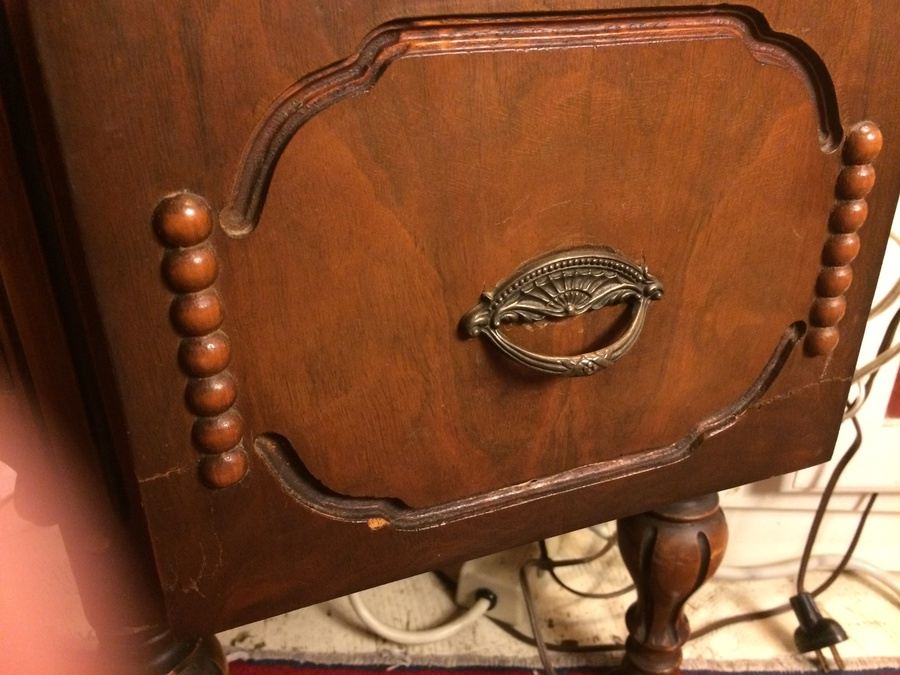 Small Vintage Vanity - Missing Mirror [Photo 4]