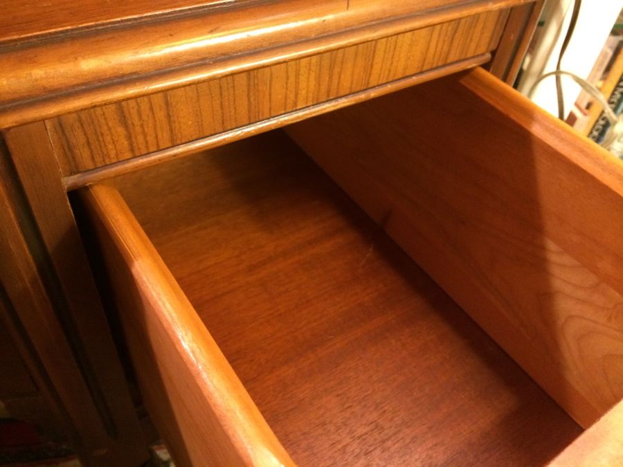 Small Vintage Vanity - Missing Mirror [Photo 5]