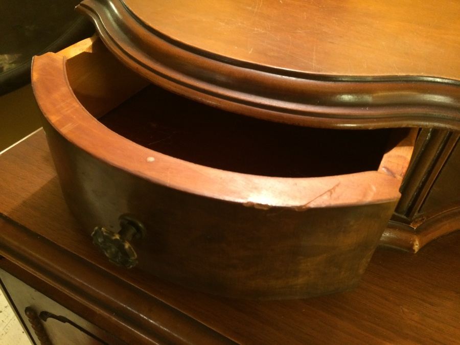 Small Vintage Vanity - Missing Mirror [Photo 10]