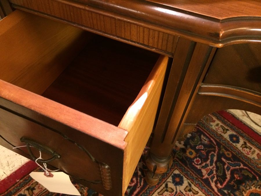 Small Vintage Vanity - Missing Mirror [Photo 11]