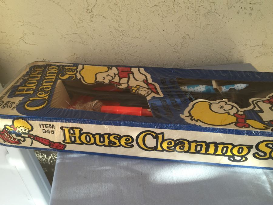 Toy House Cleaning Set New In Box Come Play Products [Photo 6]