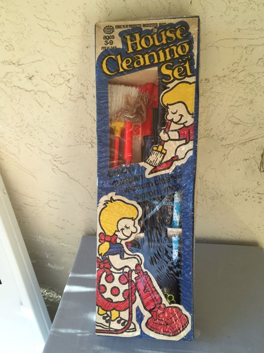 Toy House Cleaning Set New In Box Come Play Products [Photo 1]