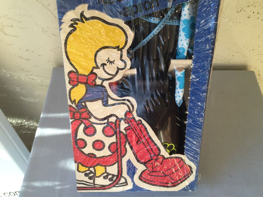 Toy House Cleaning Set New In Box Come Play Products [Photo 5]