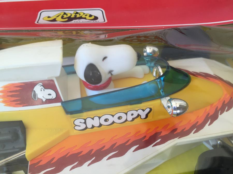 Vintage SNOOPY Formula-1 Battery Powered Racing Car New In Box Aviva Hasbro [Photo 7]