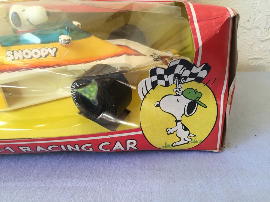 Vintage SNOOPY Formula-1 Battery Powered Racing Car New In Box Aviva Hasbro [Photo 5]