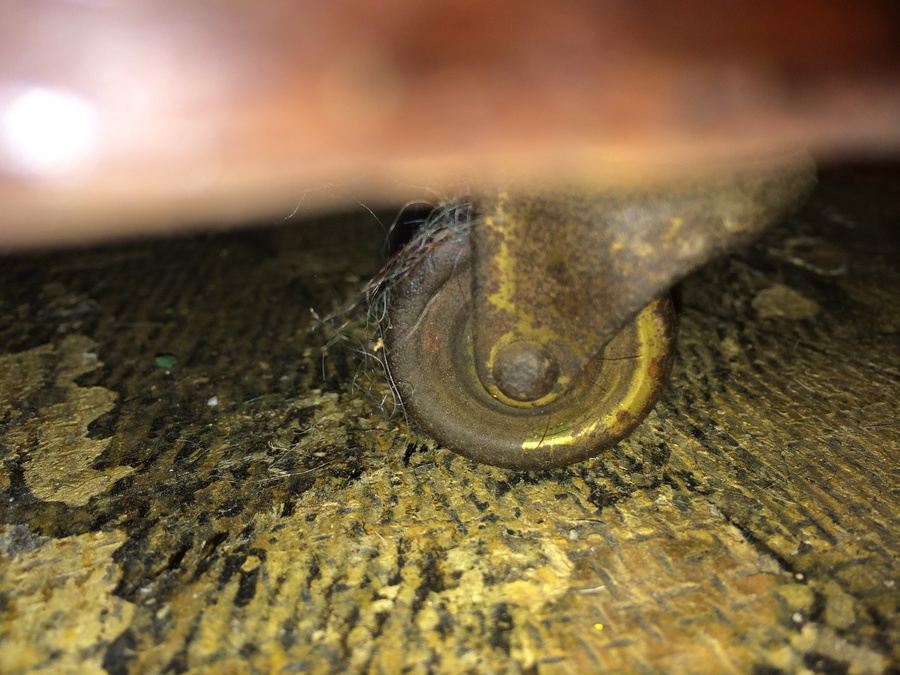 Vintage 3-Drawer Dresser on Casters [Photo 7]