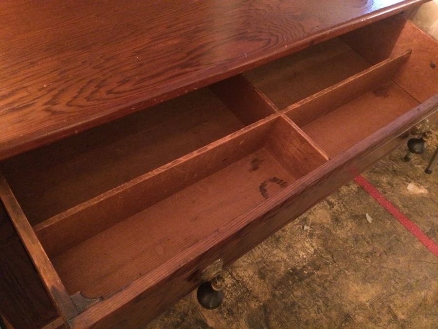 Vintage 3-Drawer Dresser on Casters [Photo 4]