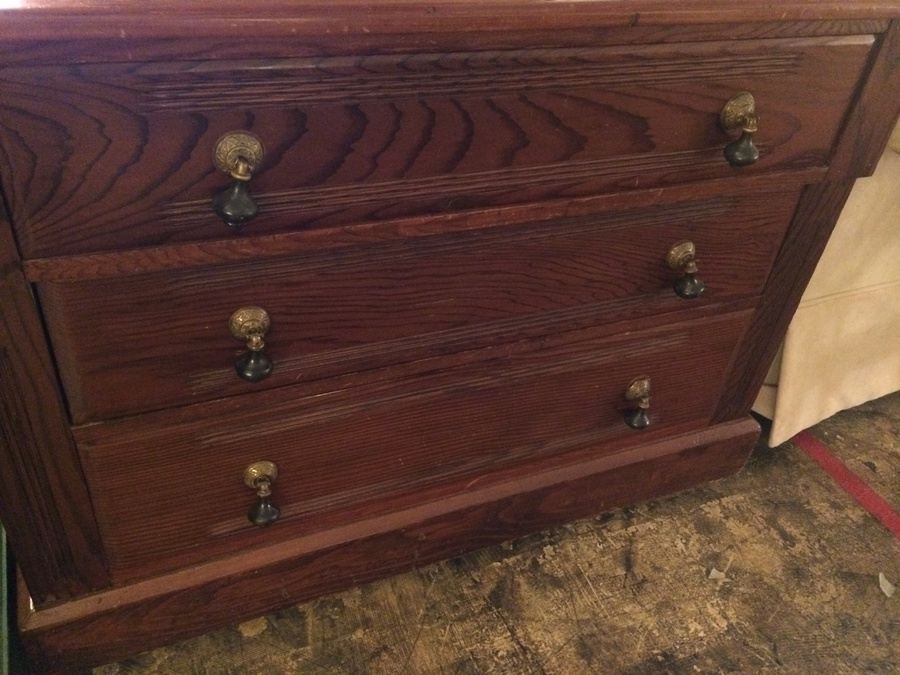 Vintage 3-Drawer Dresser on Casters [Photo 2]