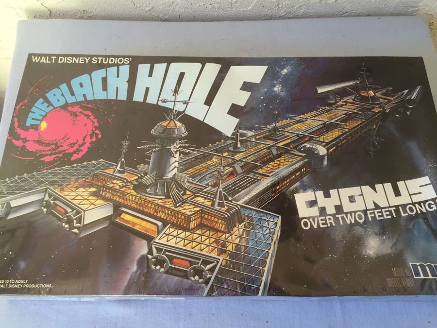 Walt Disney Studios' The Black Hole Cygnus 2 Foot Long Model Kit Sealed ...