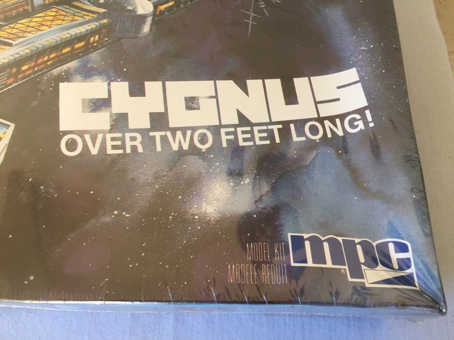 Walt Disney Studios' The Black Hole Cygnus 2 Foot Long Model Kit Sealed New In Box MPC 1979 Rare [Photo 6]