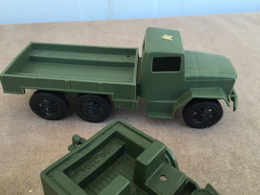 Vintage Plastic Army Men Tank Jeep Truck Tim-Mee Toys Note Damage To Tank Turret [Photo 3]