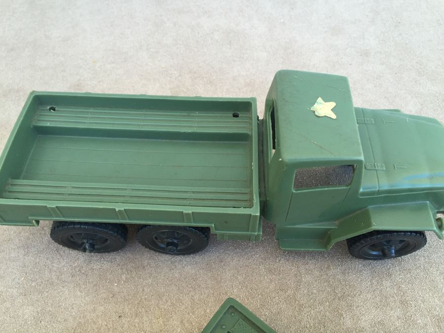 Vintage Plastic Army Men Tank Jeep Truck Tim-Mee Toys Note Damage To Tank Turret [Photo 7]