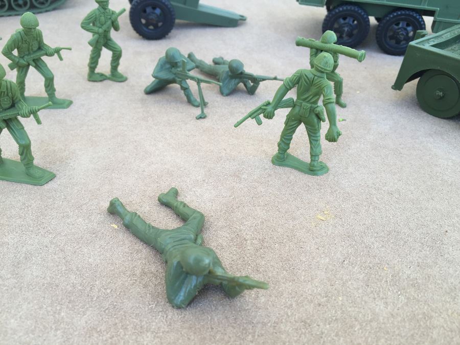 Vintage Plastic Army Men Tank Jeep Truck Tim-Mee Toys Note Damage To Tank Turret [Photo 5]