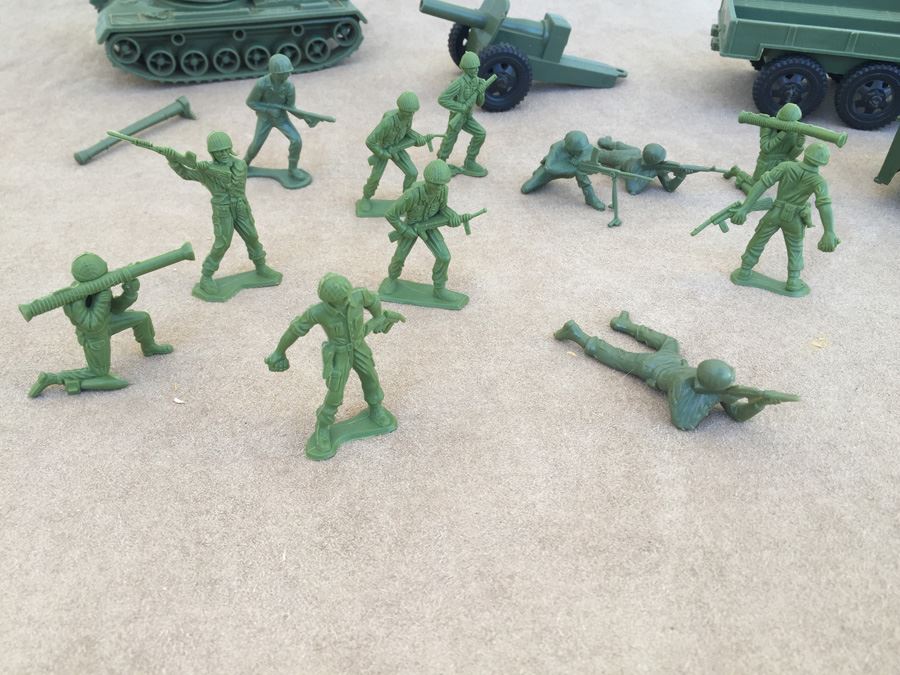 Vintage Plastic Army Men Tank Jeep Truck Tim-Mee Toys Note Damage To Tank Turret [Photo 4]