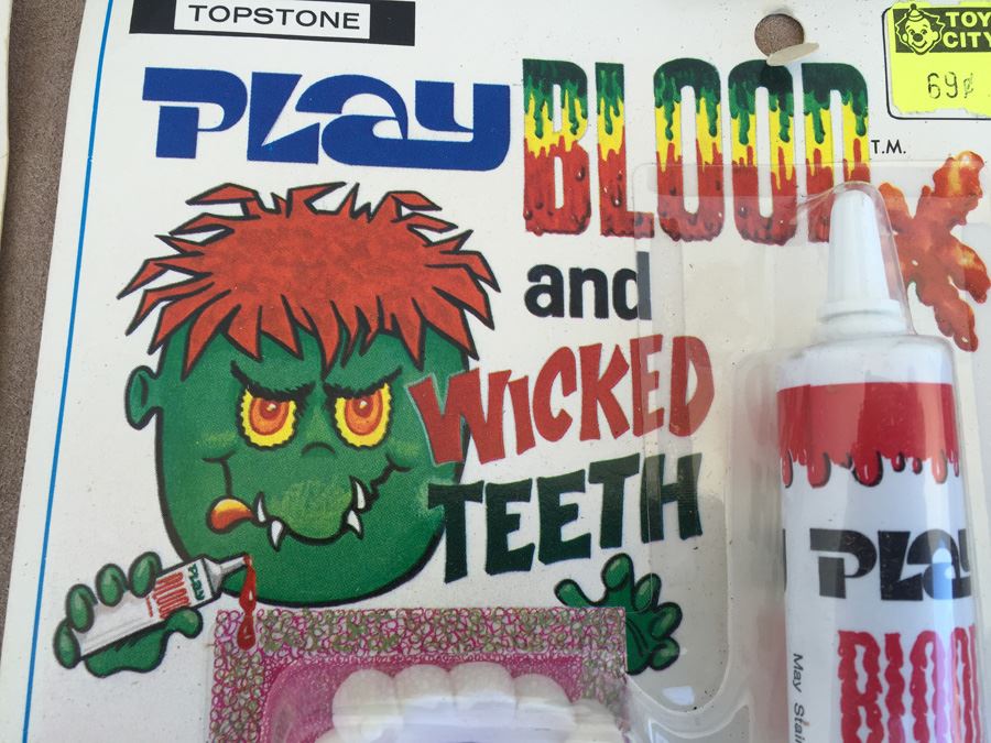 Novelty Lot Play Blood Fake Teeth Scar Gook Evil Eyes Flutter Lashes New On Card  [Photo 3]