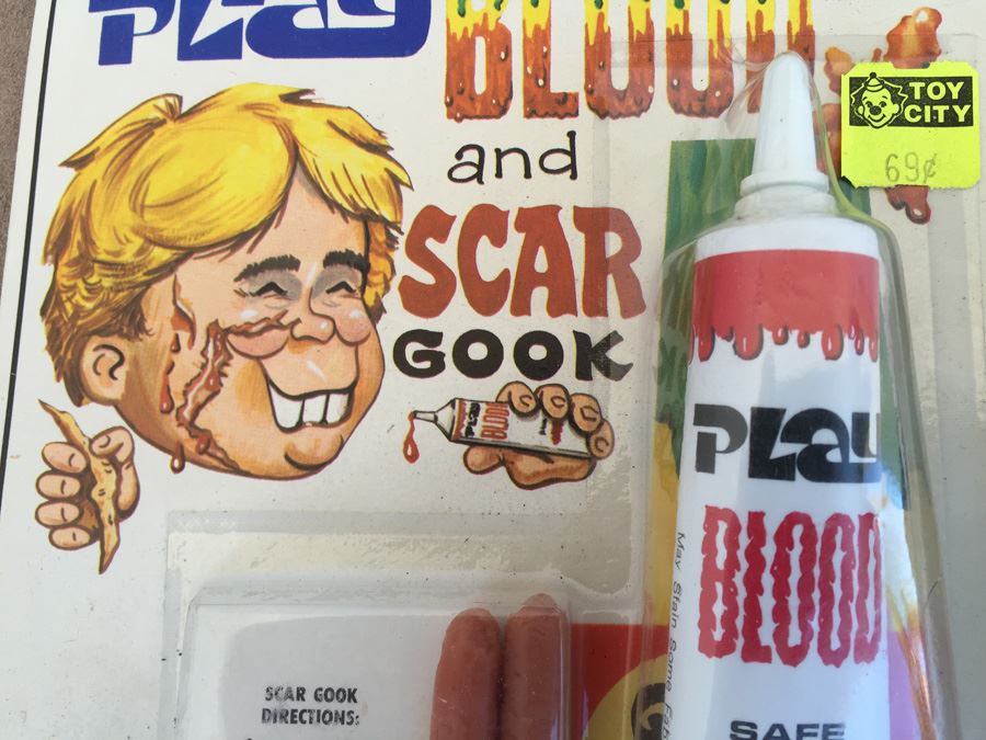 Novelty Lot Play Blood Fake Teeth Scar Gook Evil Eyes Flutter Lashes New On Card  [Photo 6]