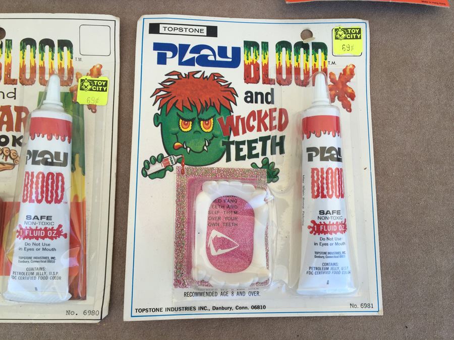 Novelty Lot Play Blood Fake Teeth Scar Gook Evil Eyes Flutter Lashes New On Card  [Photo 2]