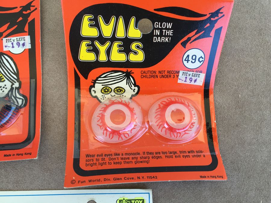 Novelty Lot Play Blood Fake Teeth Scar Gook Evil Eyes Flutter Lashes New On Card  [Photo 7]