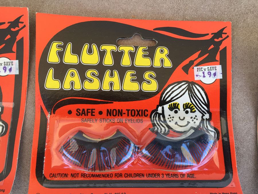 Novelty Lot Play Blood Fake Teeth Scar Gook Evil Eyes Flutter Lashes New On Card  [Photo 10]