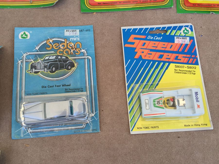 Large Lot Of Off Brand Die Cast Metal Cards New On Card [Photo 5]