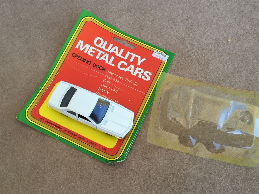 Large Lot Of Off Brand Die Cast Metal Cards New On Card [Photo 10]