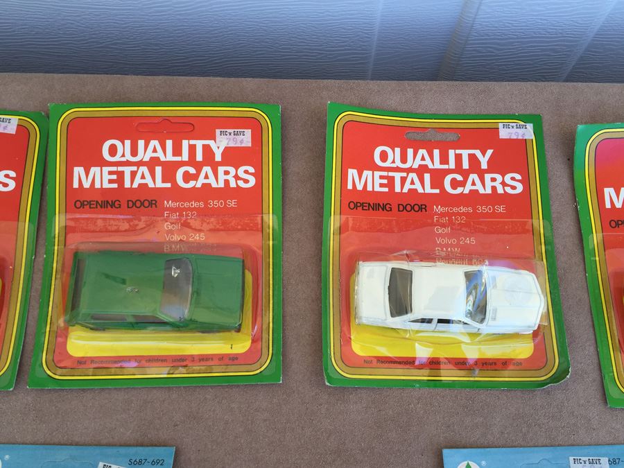 Large Lot Of Off Brand Die Cast Metal Cards New On Card [Photo 3]