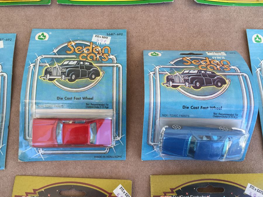 Large Lot Of Off Brand Die Cast Metal Cards New On Card [Photo 6]