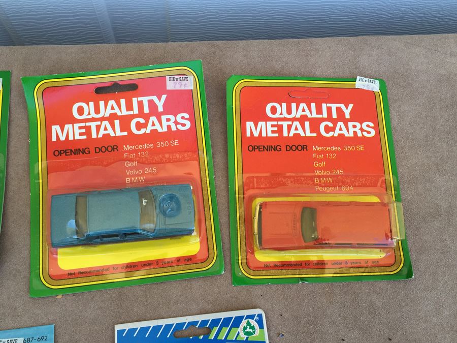 Large Lot Of Off Brand Die Cast Metal Cards New On Card [Photo 4]