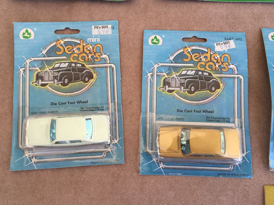 Large Lot Of Off Brand Die Cast Metal Cards New On Card [Photo 7]