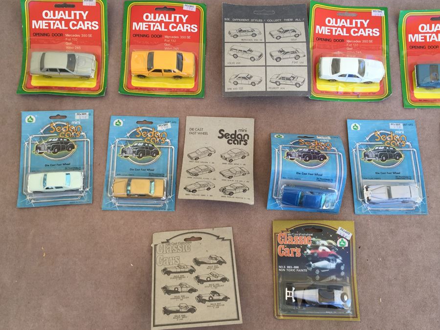 Large Lot Of Off Brand Die Cast Metal Cards New On Card [Photo 9]