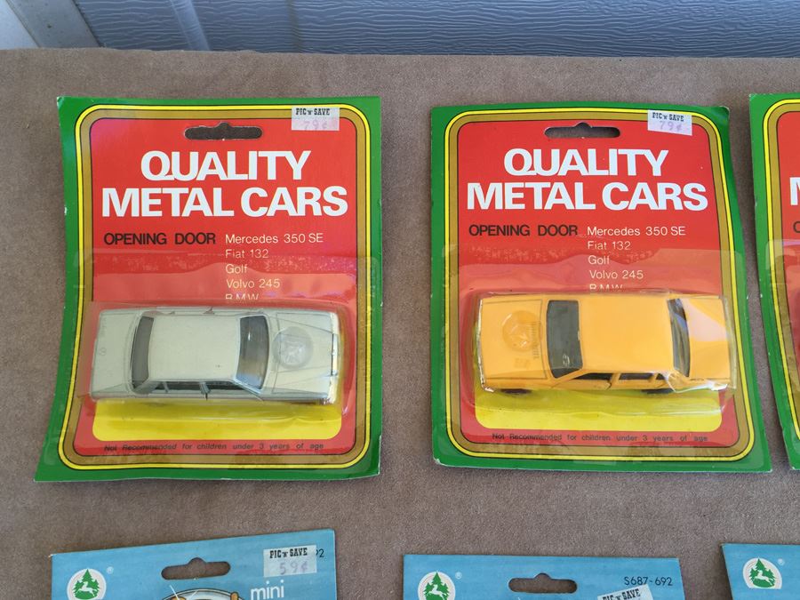 Large Lot Of Off Brand Die Cast Metal Cards New On Card [Photo 2]