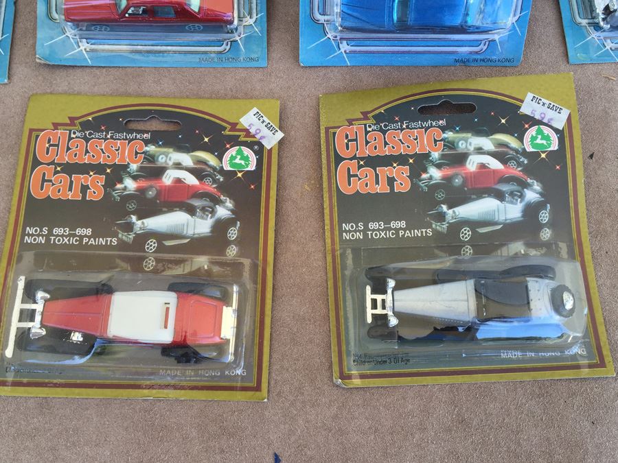 Large Lot Of Off Brand Die Cast Metal Cards New On Card [Photo 8]