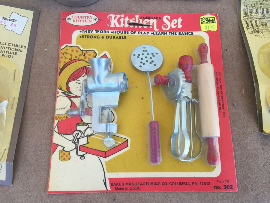 Miniature Collectibles And Popeye Barrettes [Photo 2]