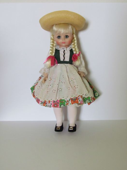Madame Alexander Large Lot of 24 Dolls [Photo 21]