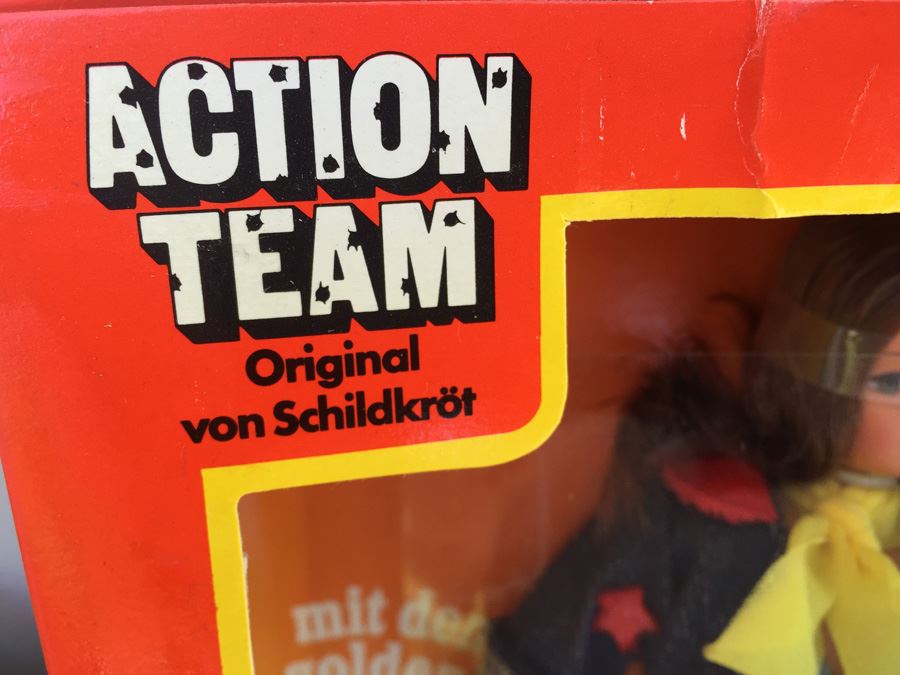 Action Team Set With Action Girl Super Sandy Action Figure, Ski Racing Set, Unterwasser Set And Wind-Driver Set All New In Box With Carrying Case 1975 Hasbro Made In Germany Estimate $350 [Photo 11]