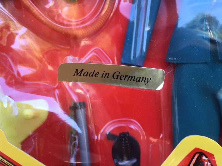 Action Team Set With Action Girl Super Sandy Action Figure, Ski Racing Set, Unterwasser Set And Wind-Driver Set All New In Box With Carrying Case 1975 Hasbro Made In Germany Estimate $350 [Photo 4]