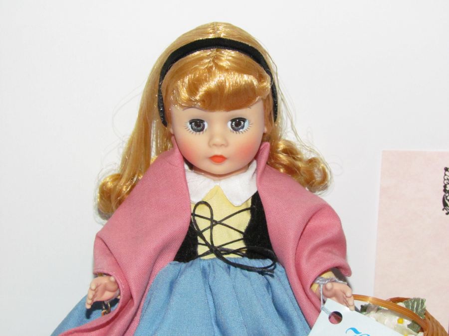 Madame Alexander MADC Signed 8' Briar Rose w/ Princess Aurora Costume & 10' Rapunzel [Photo 5]