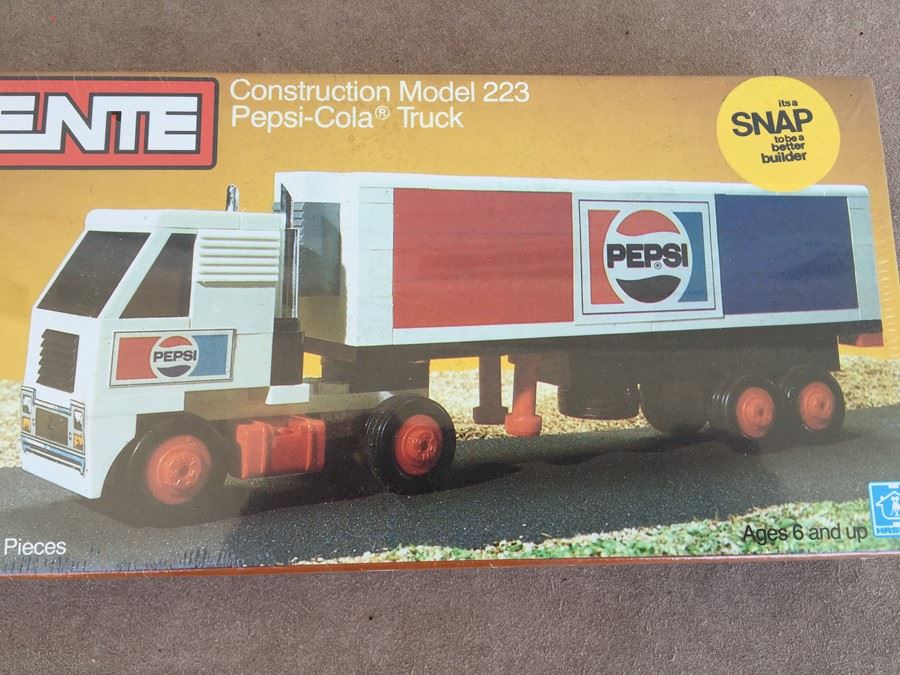 (2) TENTE Construction Model Kits Sealed New In Box 445 Astro Nuclear Fuel Carrier And 223 Pepsi-Cola Truck Hasbro 1979 [Photo 4]