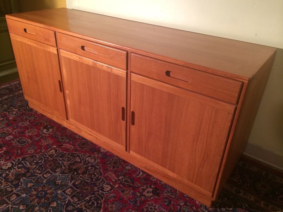 Solid Teak Danish Credenza / Sideboard [Photo 6]