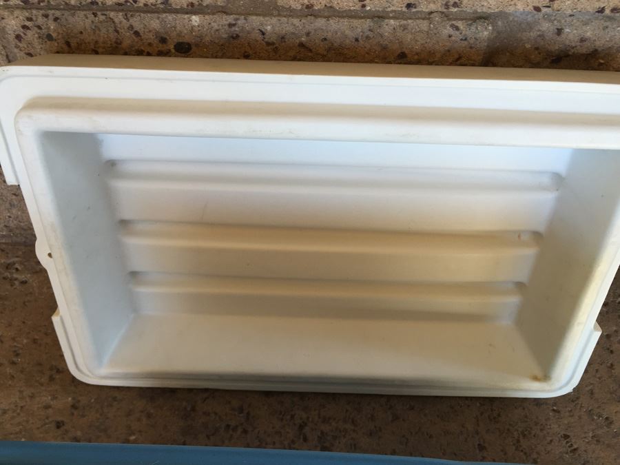 Coleman Light Blue Cooler With Dual Bottle Openers [Photo 10]