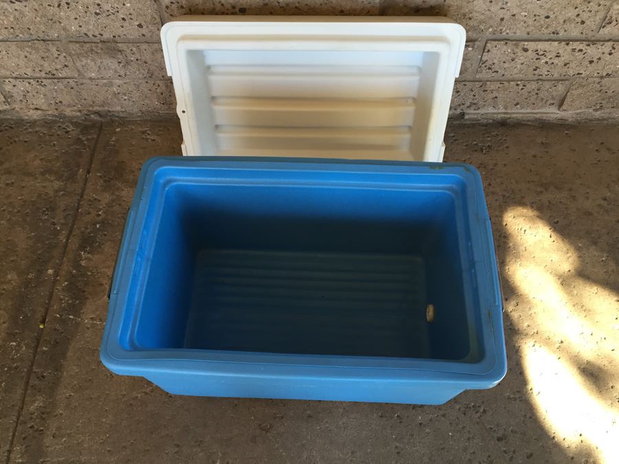 Coleman Light Blue Cooler With Dual Bottle Openers [Photo 3]