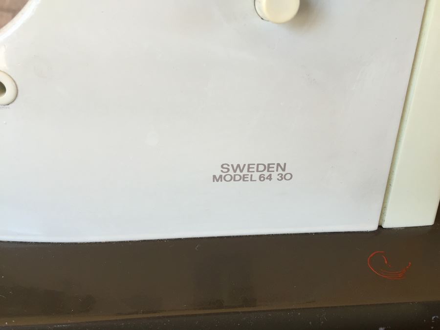 Husqvarna VIKING Sewing Machine Sweden Model 64 30 6000 Series With Manuals And Accessories [Photo 6]