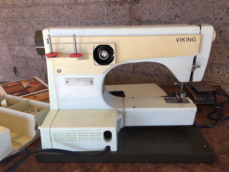 Husqvarna VIKING Sewing Machine Sweden Model 64 30 6000 Series With Manuals And Accessories [Photo 13]