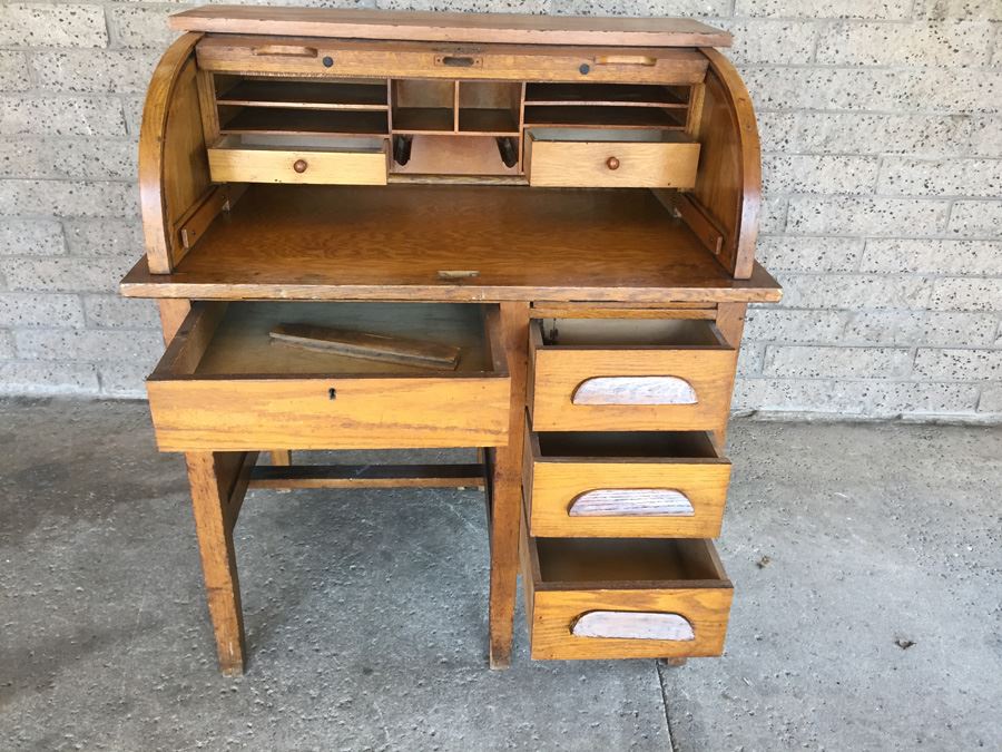 Vintage Roll Top Desk [Photo 9]