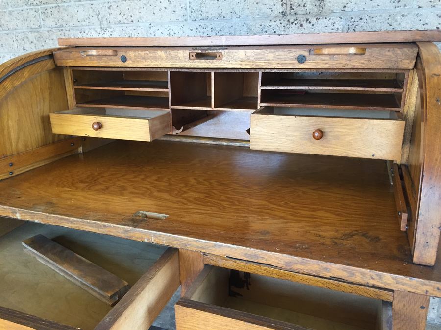 Vintage Roll Top Desk [Photo 12]