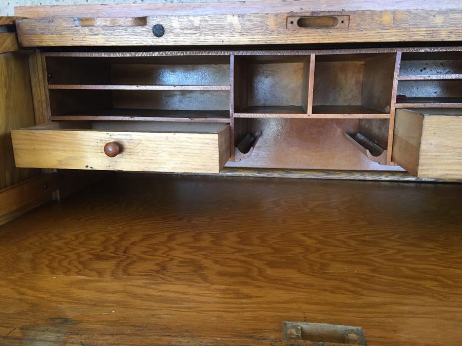 Vintage Roll Top Desk [Photo 13]