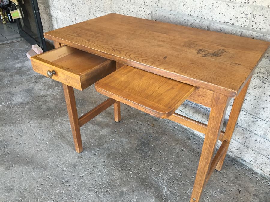 Nice Compact Vintage Desk Child's School Desk [Photo 2]