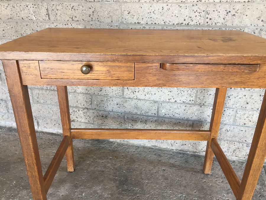 Nice Compact Vintage Desk Child's School Desk [Photo 5]