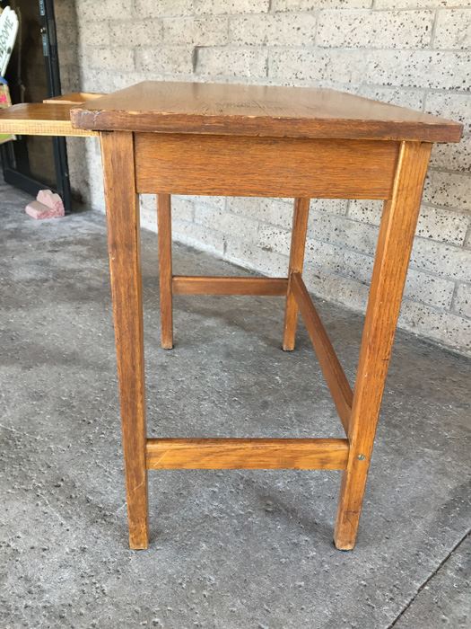 Nice Compact Vintage Desk Child's School Desk [Photo 8]
