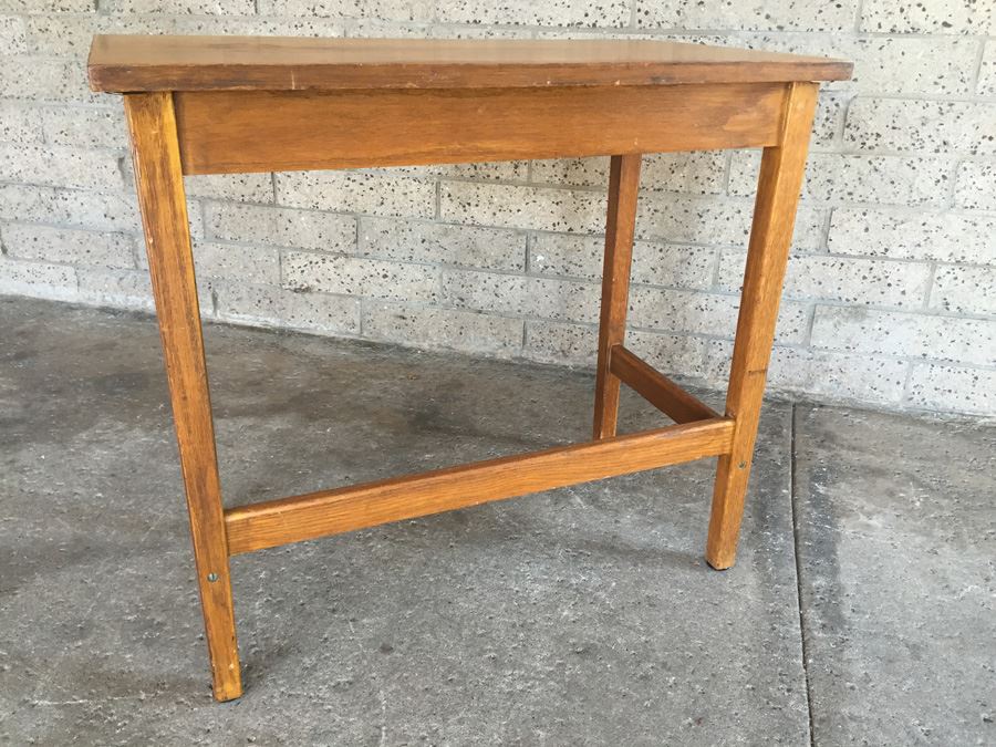 Nice Compact Vintage Desk Child's School Desk [Photo 9]
